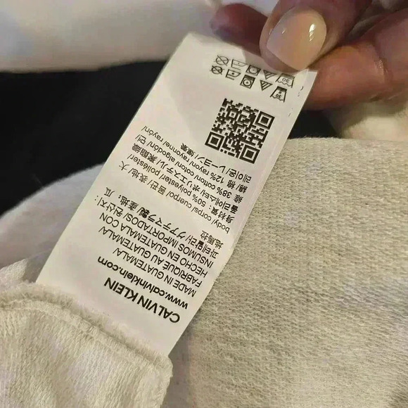 Calvin Klein Jeans Women's Hoodie - Stylish and Comfortable - Picture 5 of 5